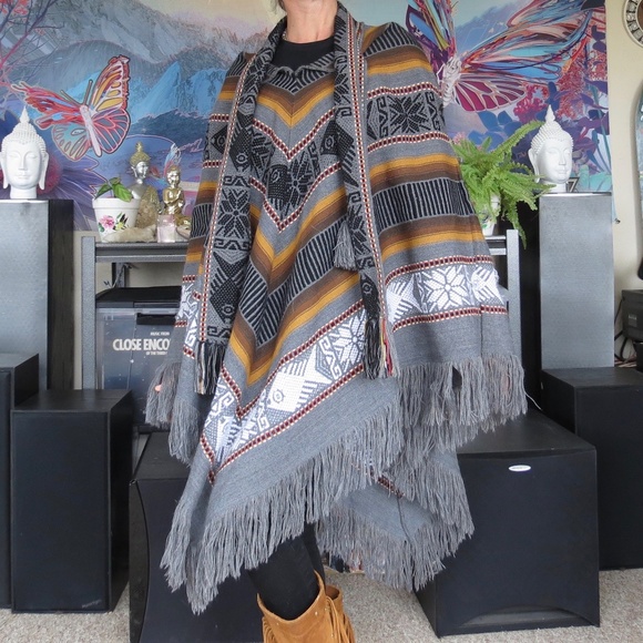 Sweaters - Alpaca Poncho